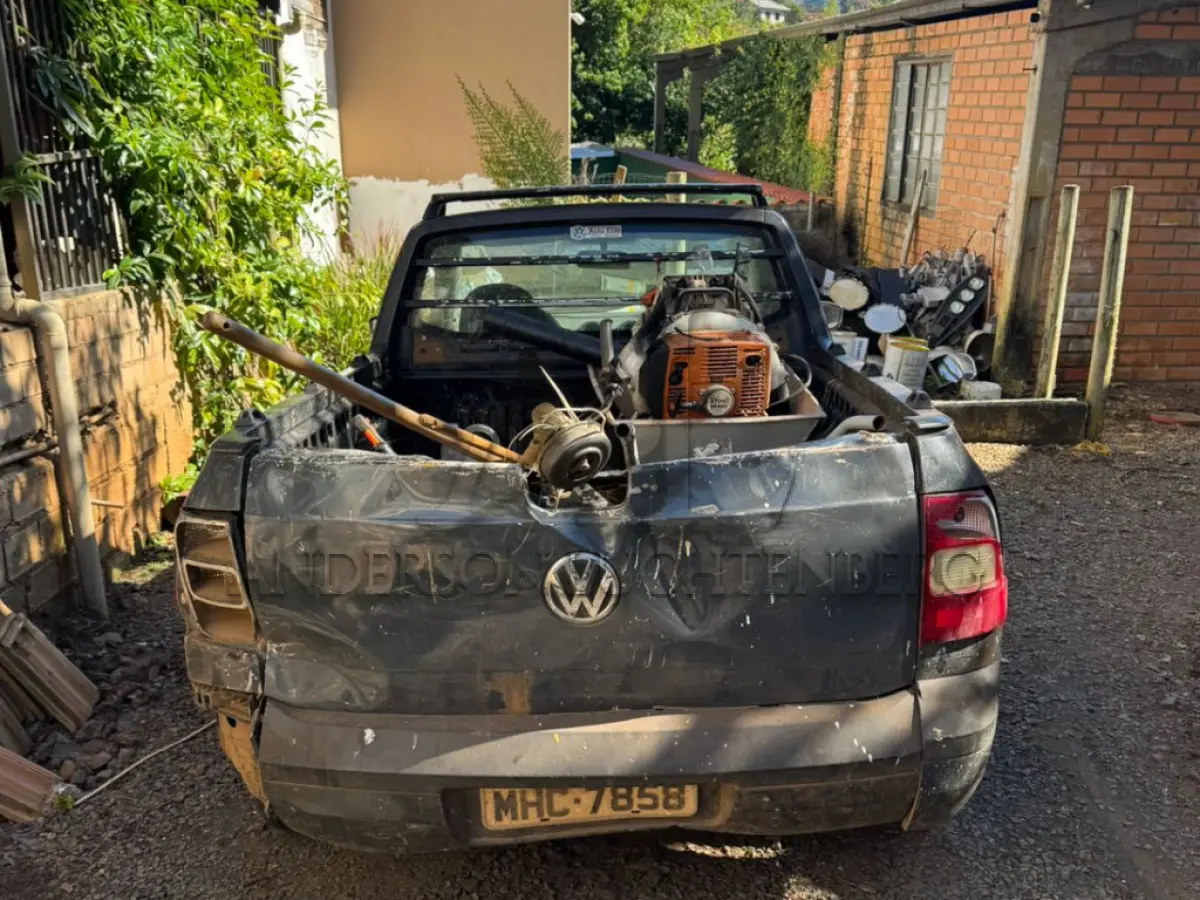 LOTE 006 - VEÍCULO SAVEIRO PRETA – ano/mod.: 2010/2011