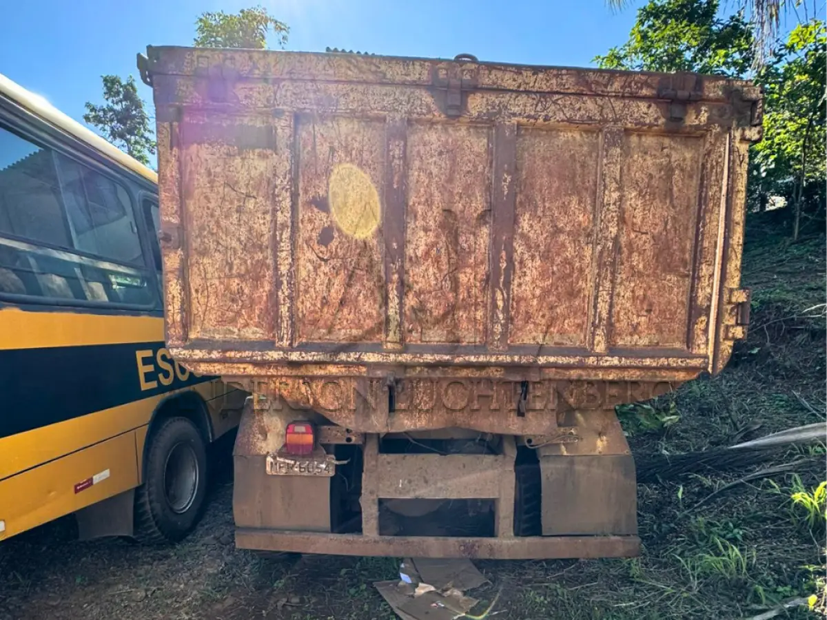 LOTE 009 - CAMINHÃO CAÇAMBA – FORD / CARGO 2628 E 6X4 T 3-EIXOS 2P, ANO 2008