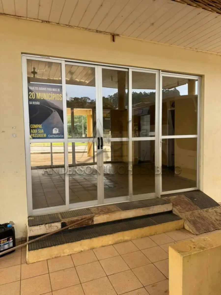 LOTE 003 - Portas e aberturas usadas da rodoviária para reaproveitamento