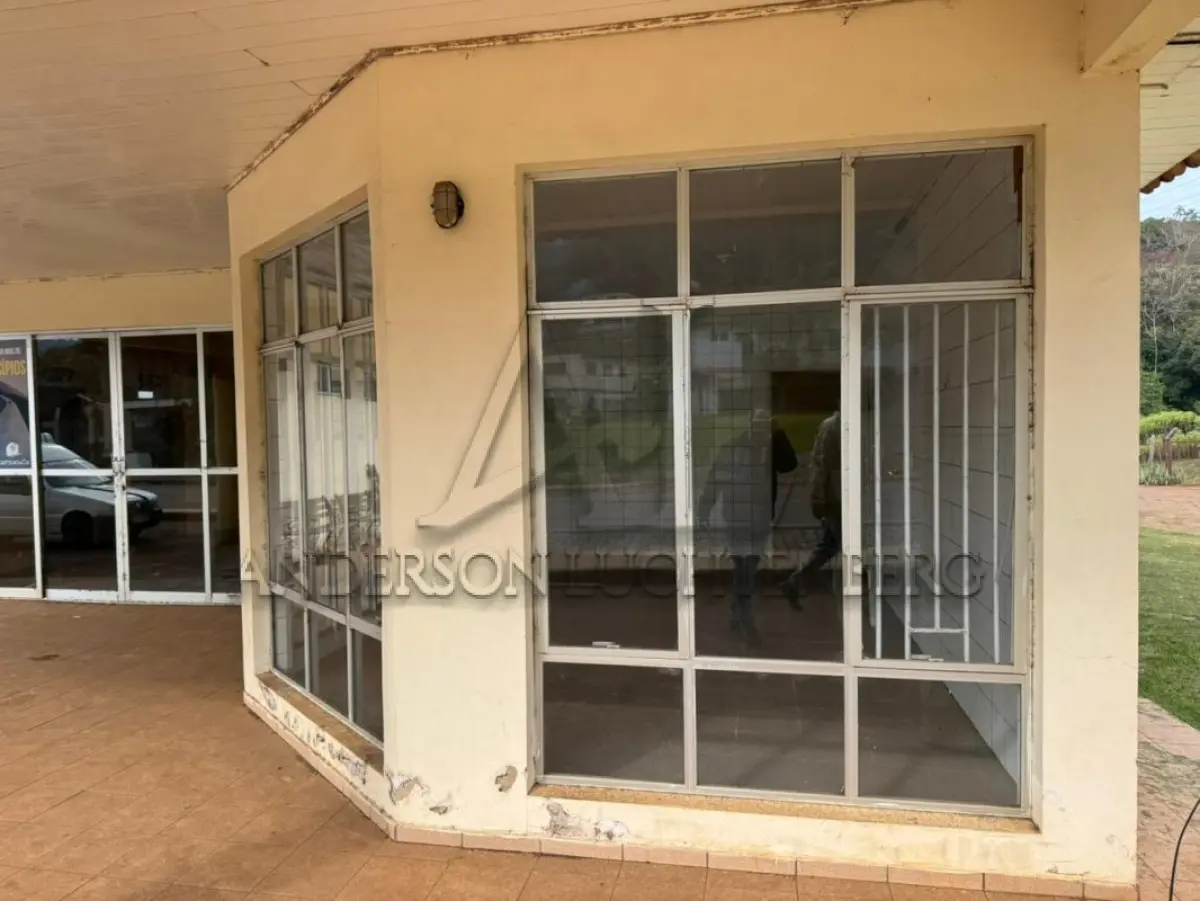 LOTE 003 - Portas e aberturas usadas da rodoviária para reaproveitamento