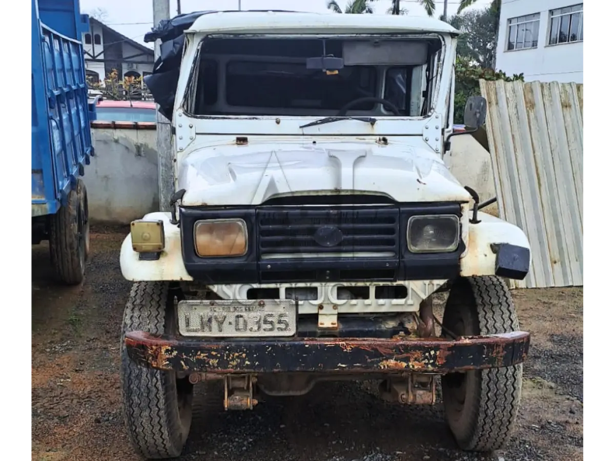 LOTE 001 - TOYOTA BANDEIRANTES BJ55LP 2BL, ANO 1995, COR BRANCA, PLACA LWY-0355