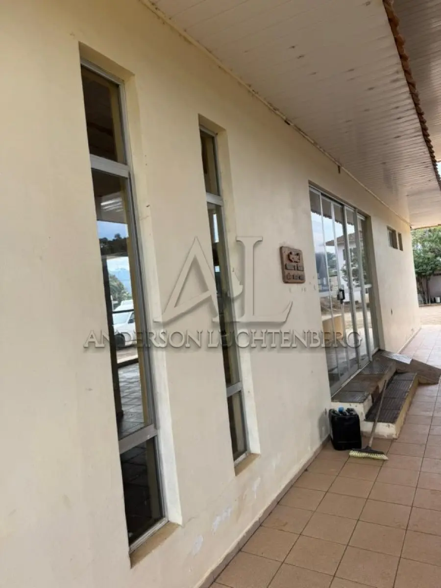 LOTE 003 - Portas e aberturas usadas da rodoviária para reaproveitamento