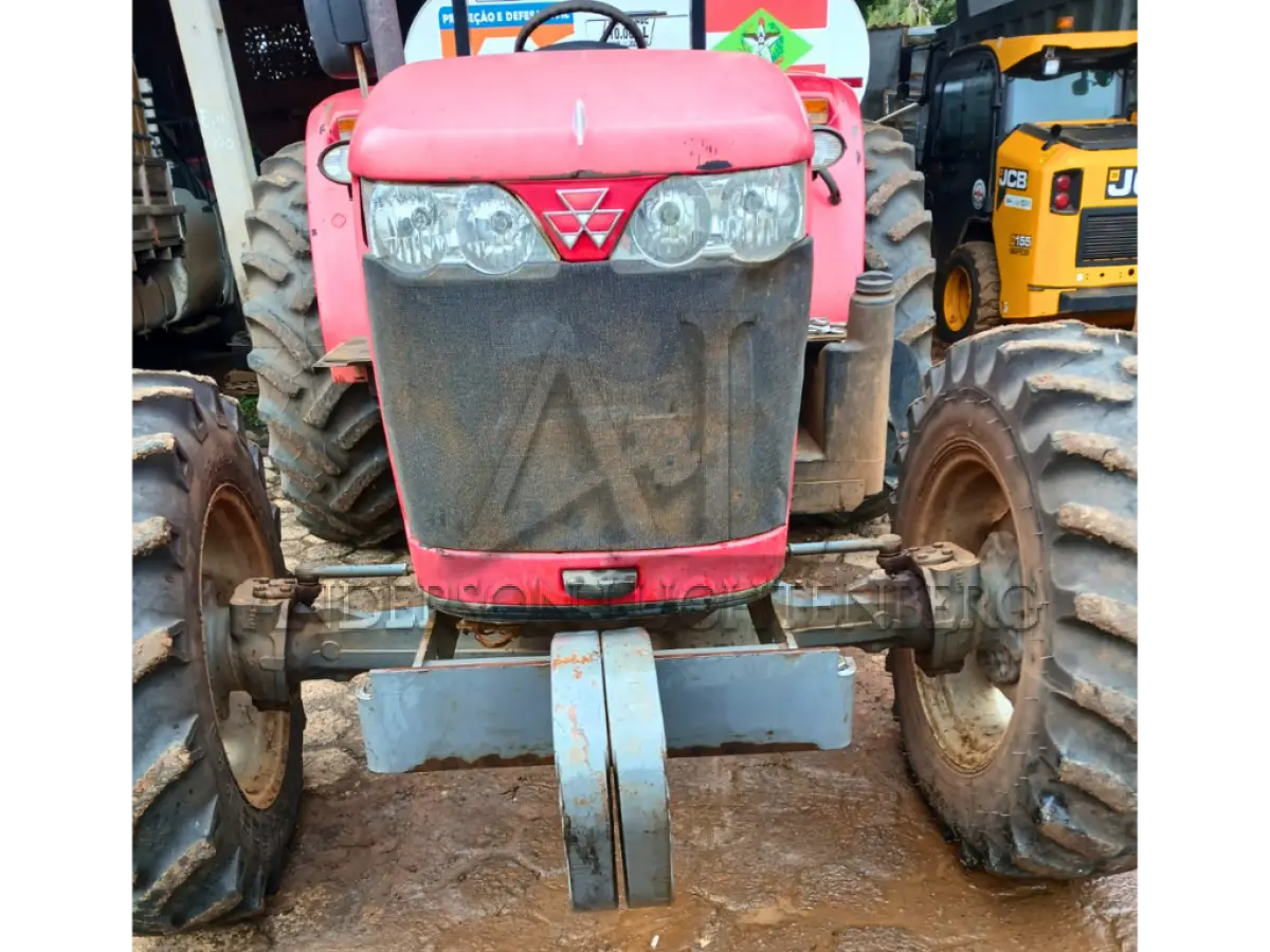 LOTE 007 - TRATOR MASSEY FERGUSON MF 4275 – ANO 2013