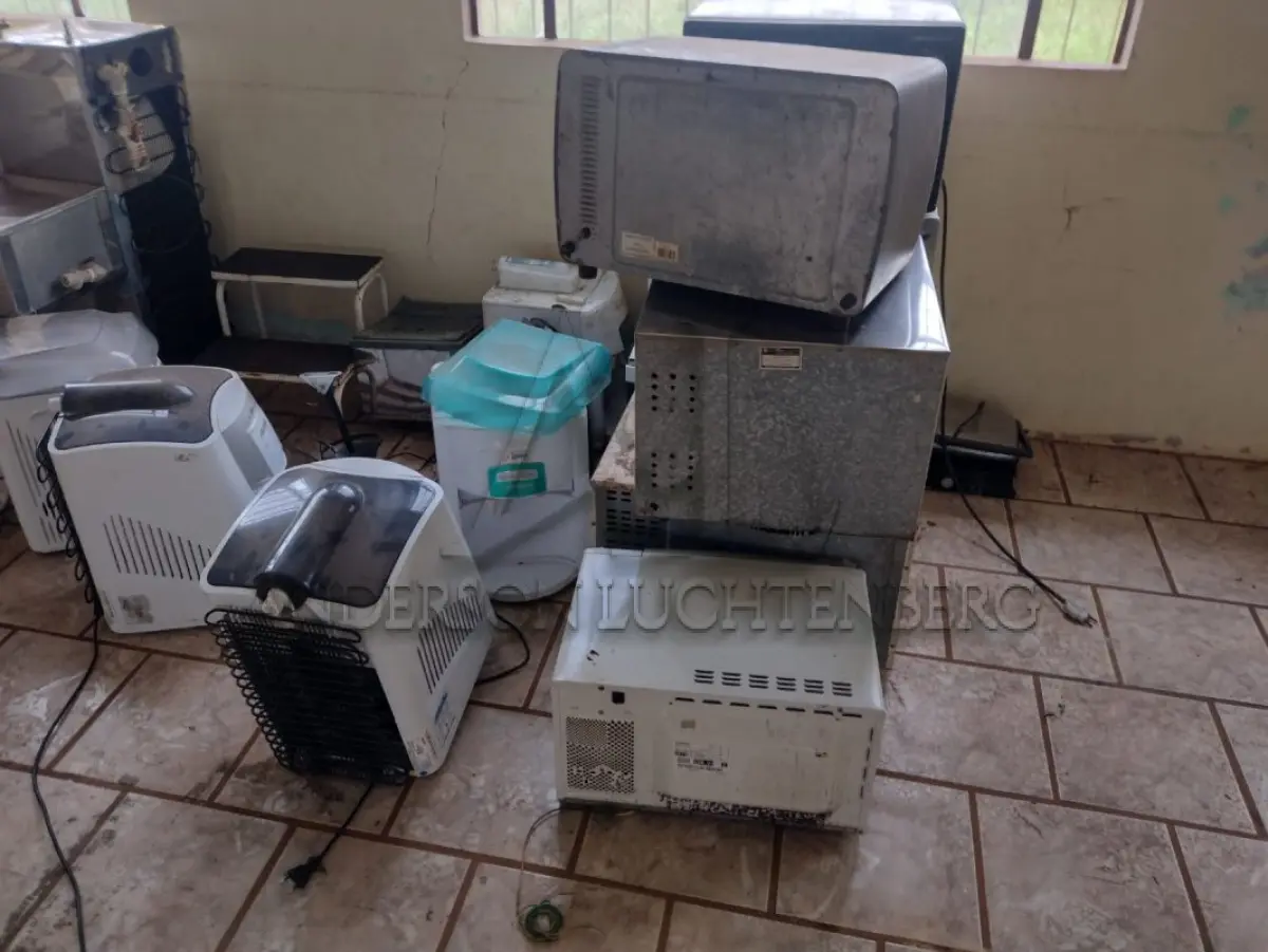 LOTE 026 - Sucatas de eletrônicos diversos
