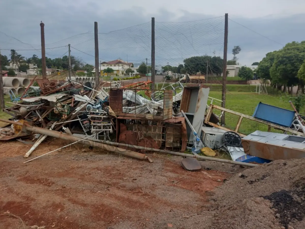 LOTE 019 - Sucata de ferrosa e  Sucatas de luminárias públicas