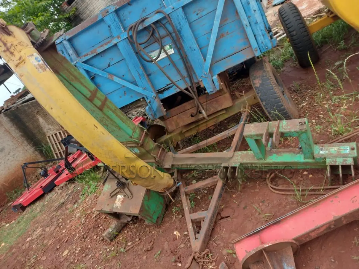 LOTE 027 - Sucata de Ensiladeira e Segadeira