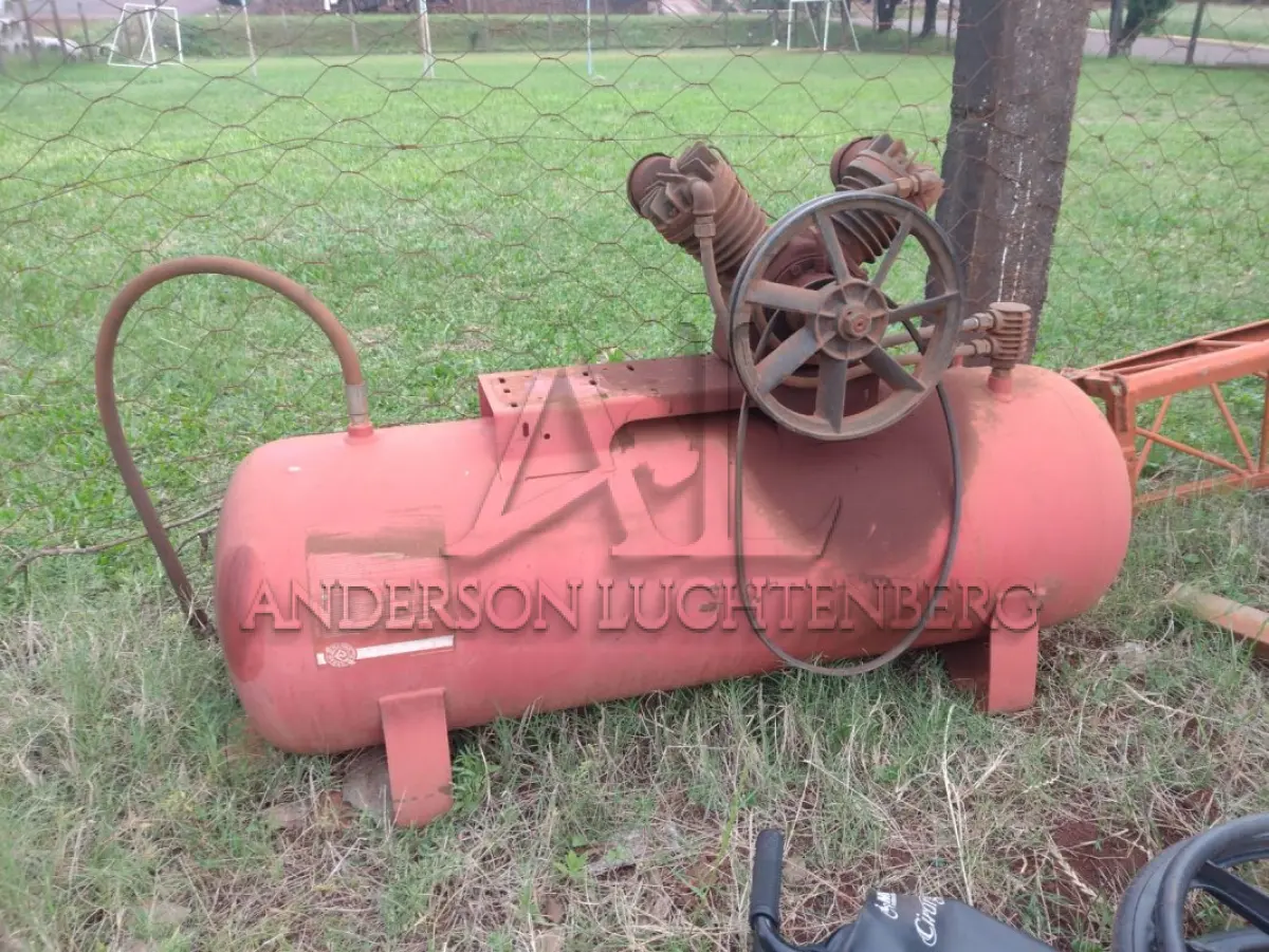 LOTE 017 - Sucatas dos itens compressor, roçadeiras e sopradores