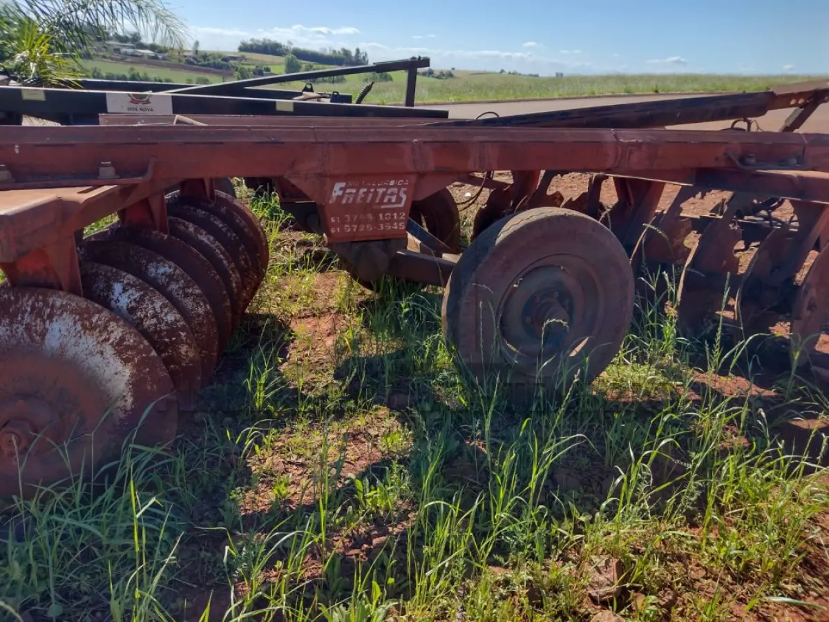LOTE 022 - Grade Aradora Hird c/16 discos