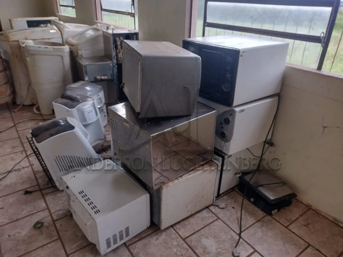 LOTE 026 - Sucatas de eletrônicos diversos