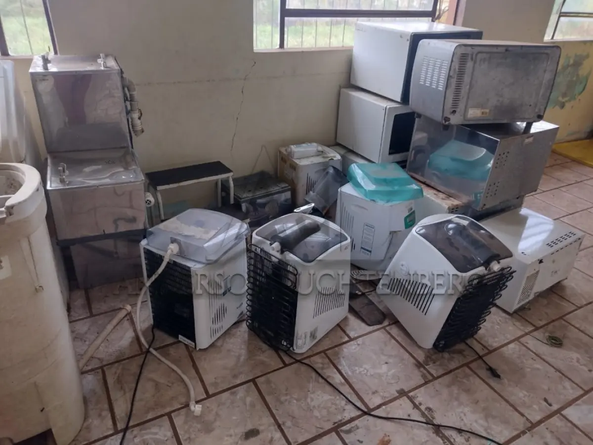 LOTE 026 - Sucatas de eletrônicos diversos