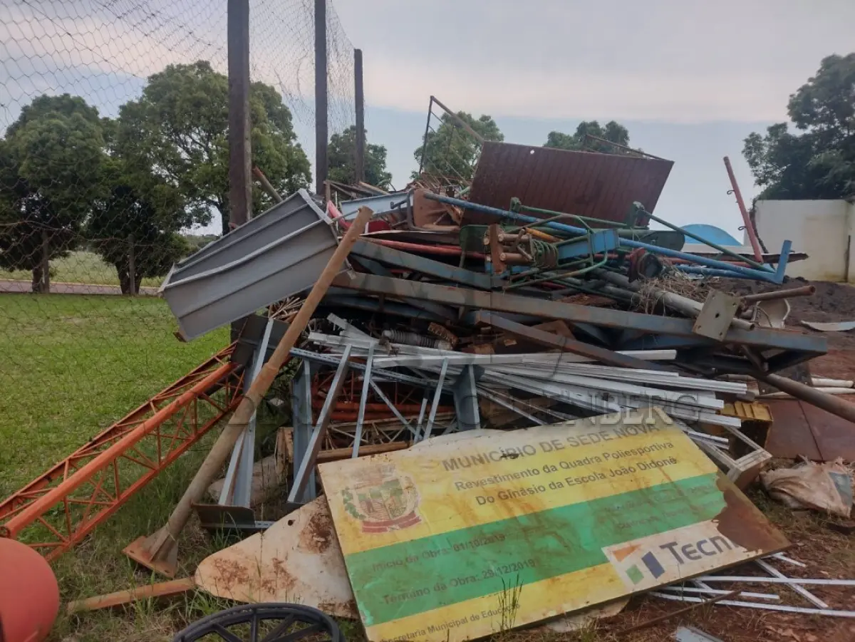 LOTE 019 - Sucata de ferrosa e  Sucatas de luminárias públicas