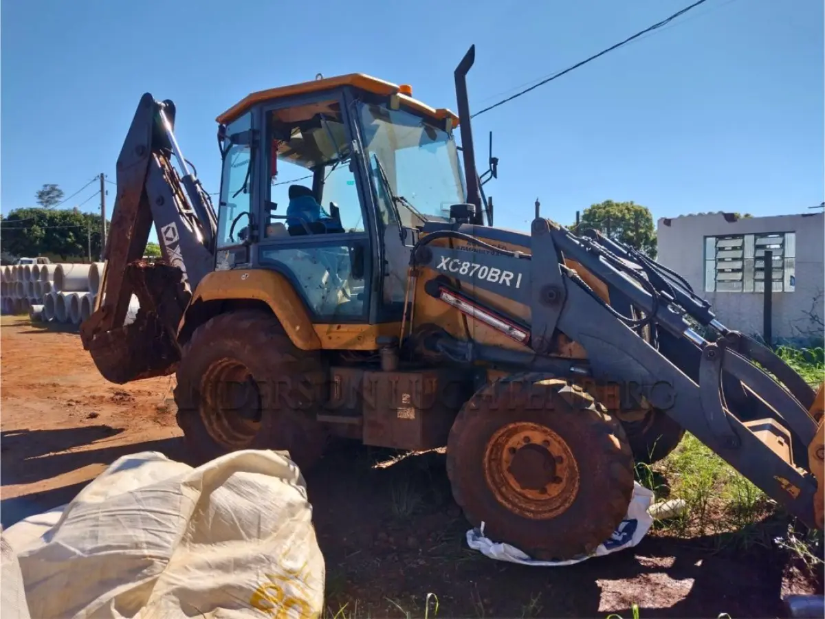 LOTE 021 - Retroescavadeira XCMG XC870BRI - 2021